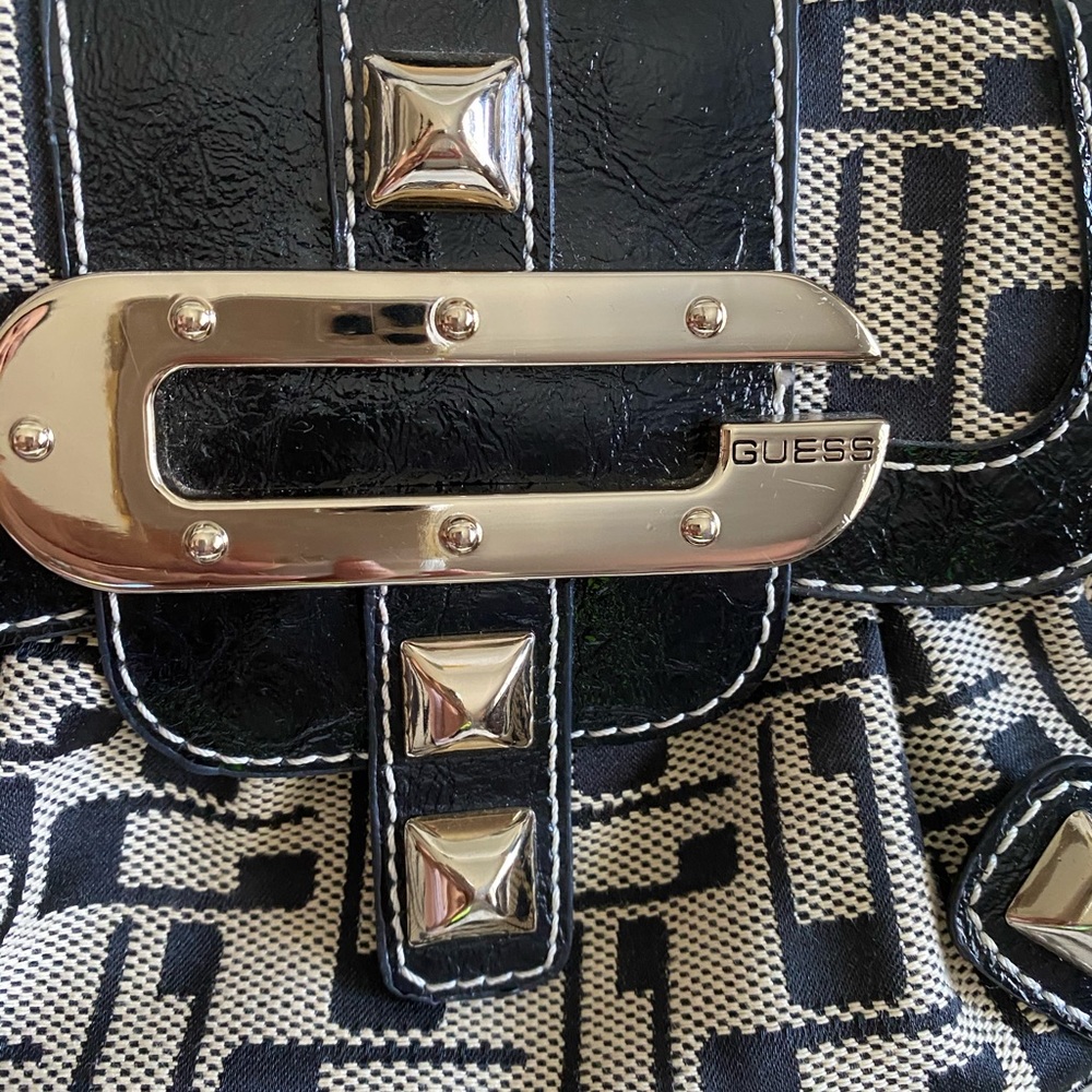 GUESS 💯% Authentic - Picture 5 of 13